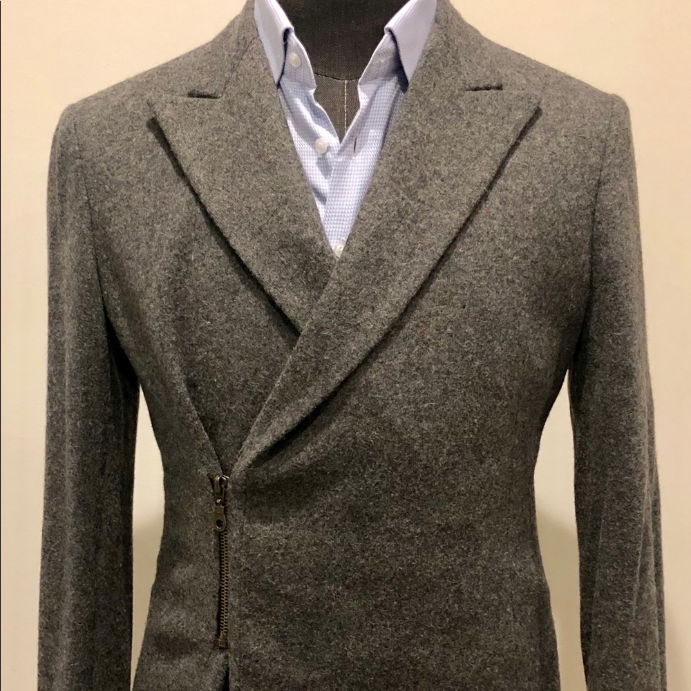 Grey cashmere blazer with side zipper closure